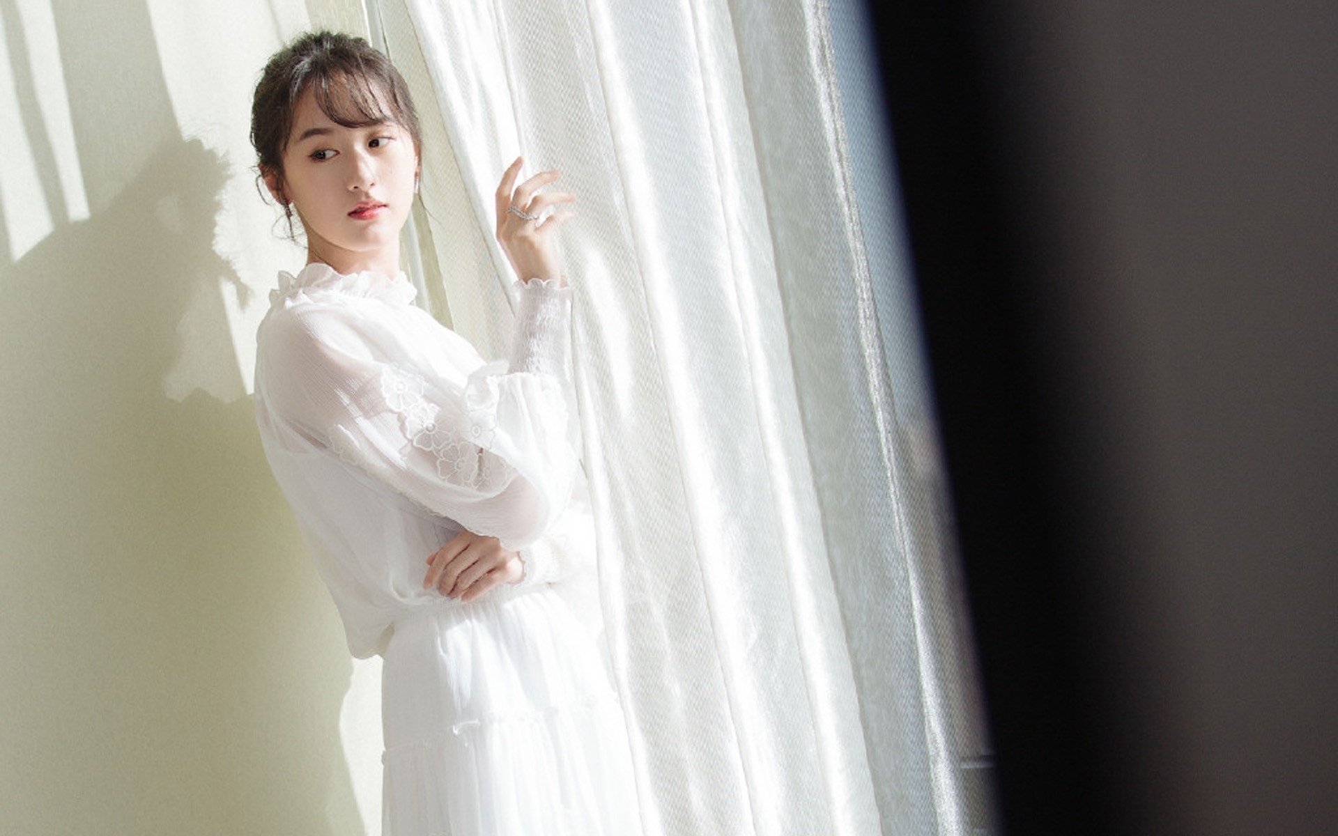 光影之舞 袁冰妍白纱裙写真赏析